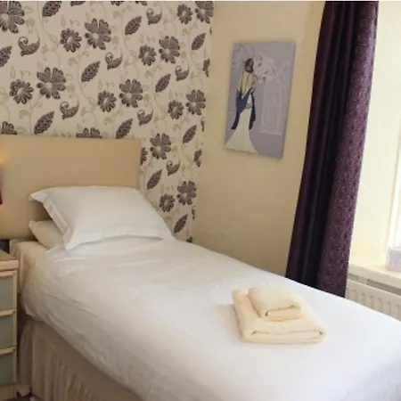 イン Virginia House 3*